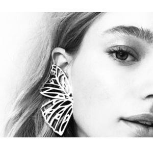 VALENTINE’S PICK 🖤 Butterfly Earrings